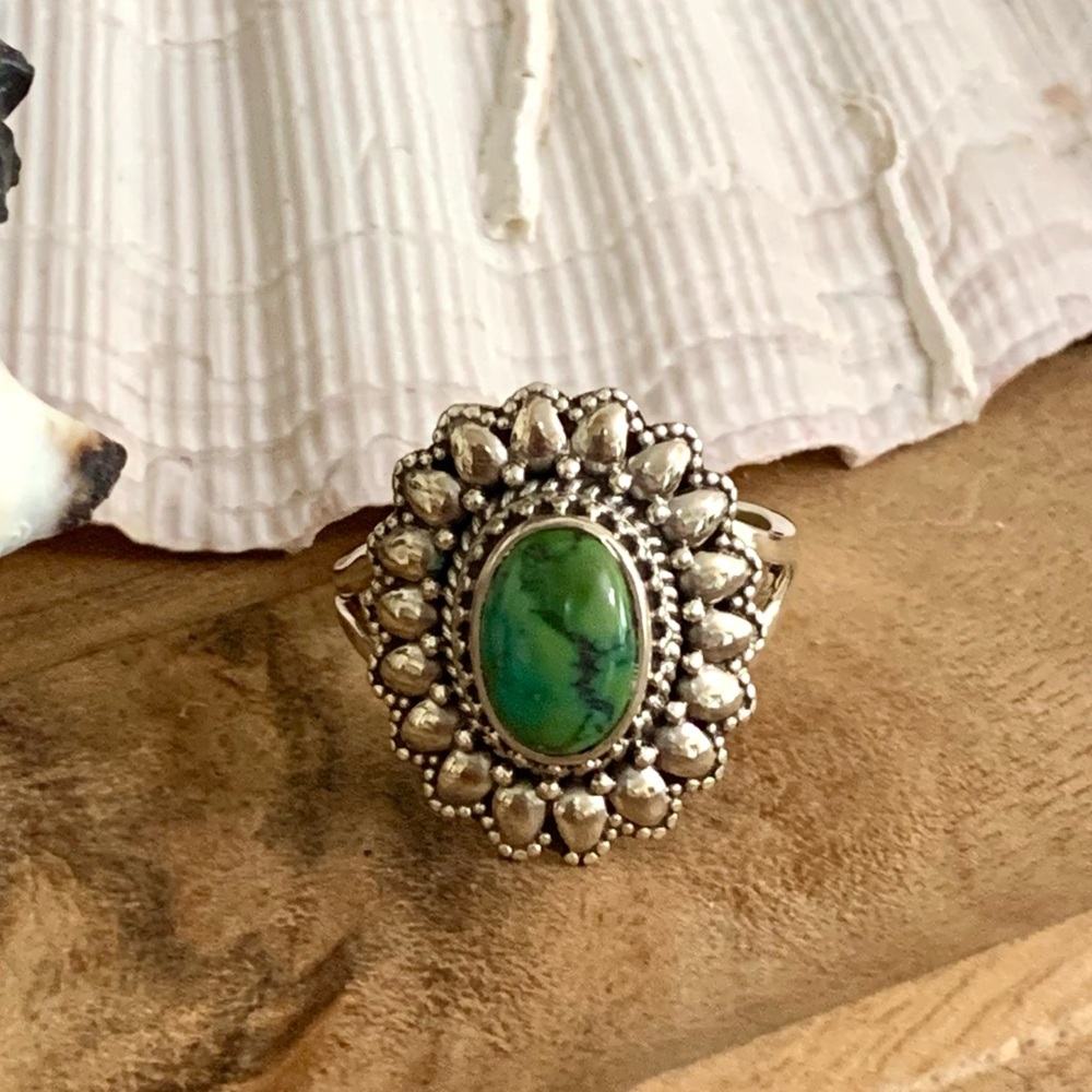 Green Mohave Turquoise Sterling Ring - Picture 3 of 4